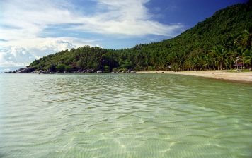 Offbeat Traveler: Green sands of Sairee-Beach in Thailand