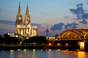 Hohenzollern_Bridge_and_cologne_Cathedral